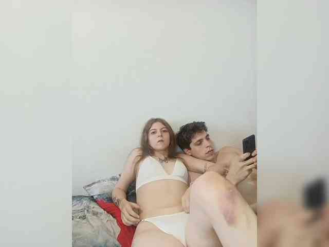 ShowMeMemasiki webcam