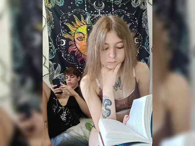 HornyLadyAndAndrey webcam