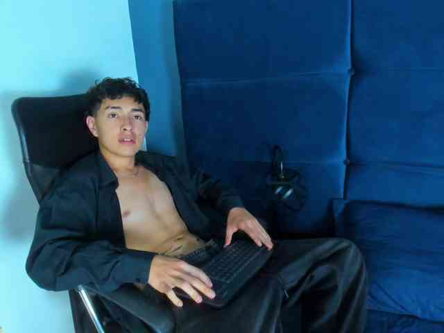 RiverButterfly Live Webcam on BongaCams