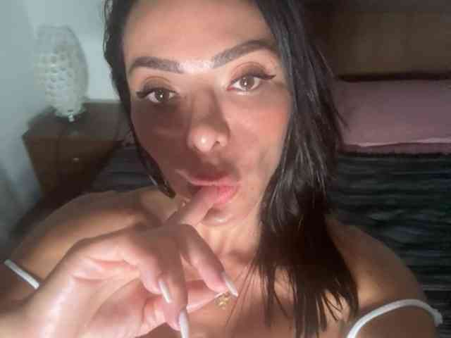 Модель: FlaviaOliver