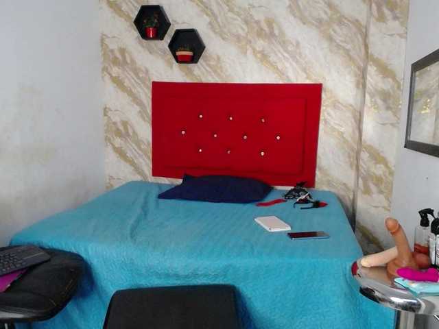 Issa-love's BongaCams show and profile