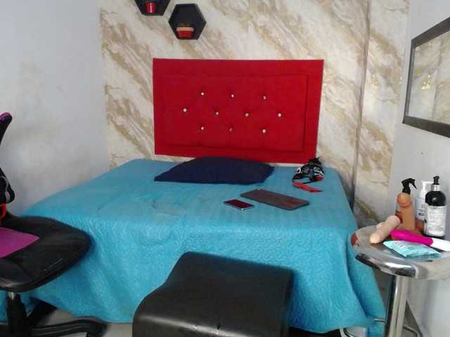 Issa-love's BongaCams show and profile