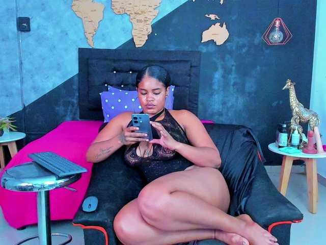 Issa-love's BongaCams show and profile