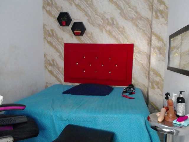 Issa-love's BongaCams show and profile