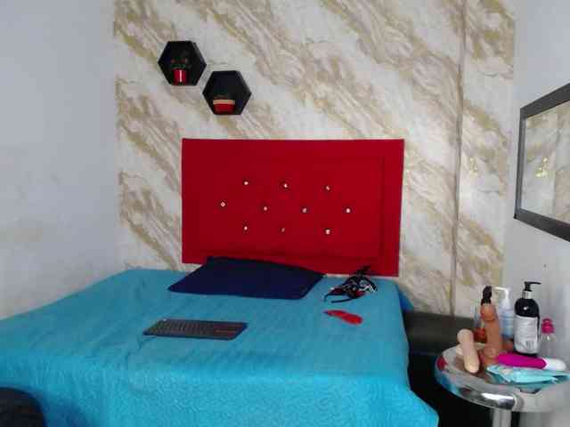 Issa-love Live Webcam on BongaCams