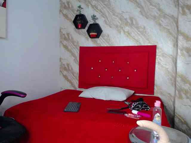 Issa-love Live Webcam on BongaCams