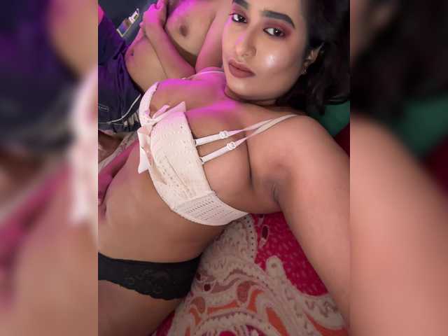 EleenaTylor's BongaCams show and profile