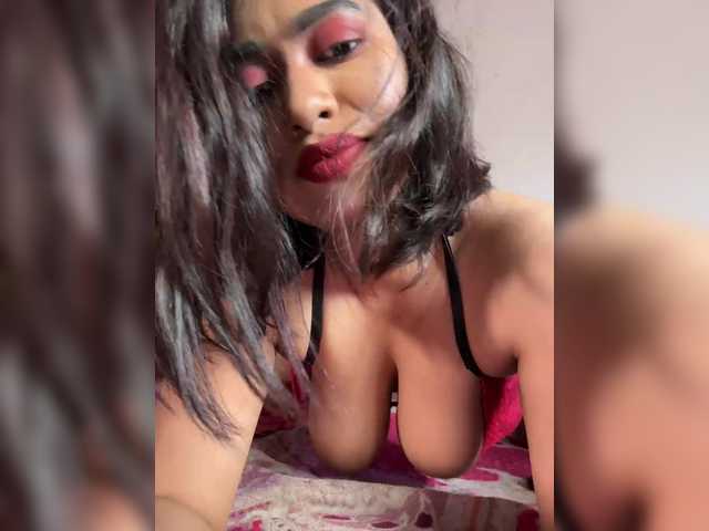 EleenaTylor's BongaCams show and profile