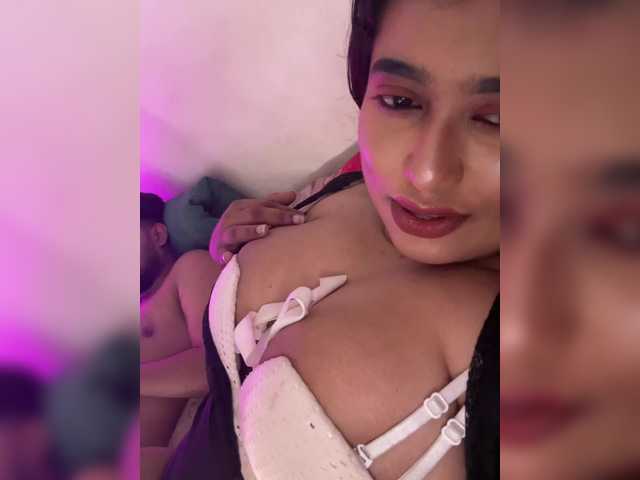 EleenaTylor's BongaCams show and profile