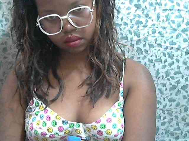valeria223 webcam