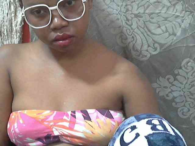 valeria223 webcam