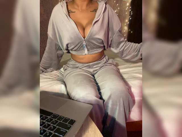 Lollypopp505's BongaCams show and profile