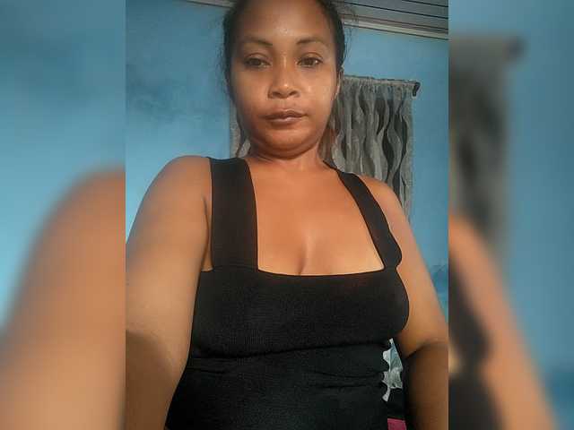 Pisouna's BongaCams show and profile