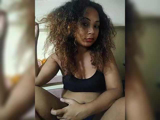 Pisouna's BongaCams show and profile