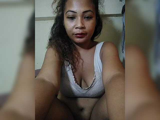 Pisouna's BongaCams show and profile