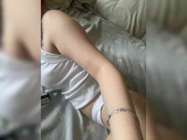 AlisonSmile1 webcam