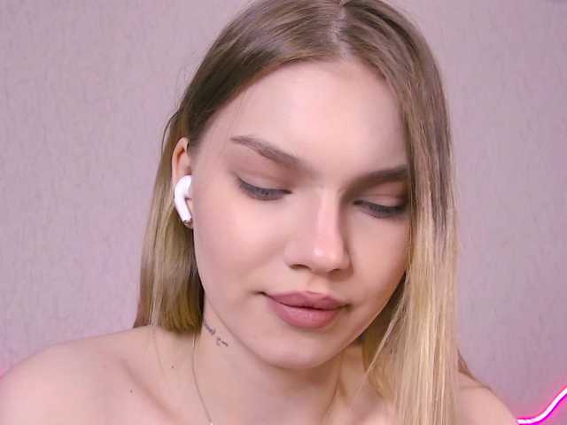 Monasteela's BongaCams show and profile