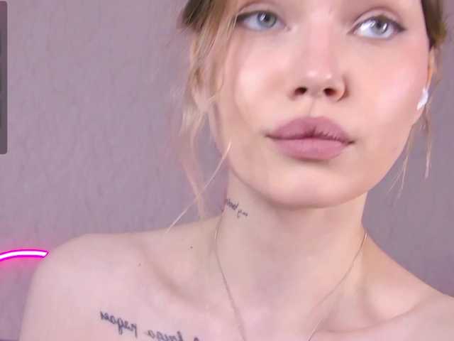 Monasteela's BongaCams show and profile