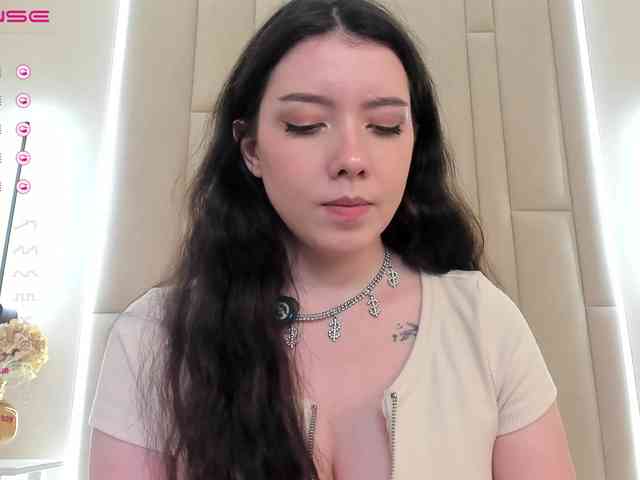 naked chat room EllisSpencer