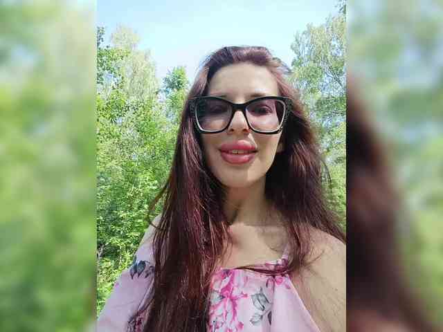 Lelly111 Live Webcam on BongaCams