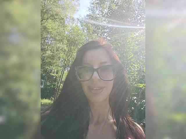 Lelly111 Live Webcam on BongaCams