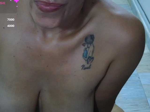 caro-hot from BongaCams