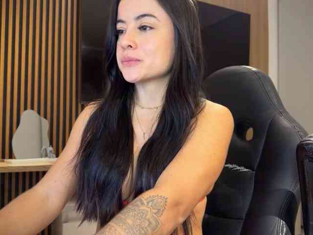 MiiaVega's webcam live show