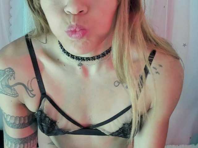 lannalee webcam bongacams model stream image