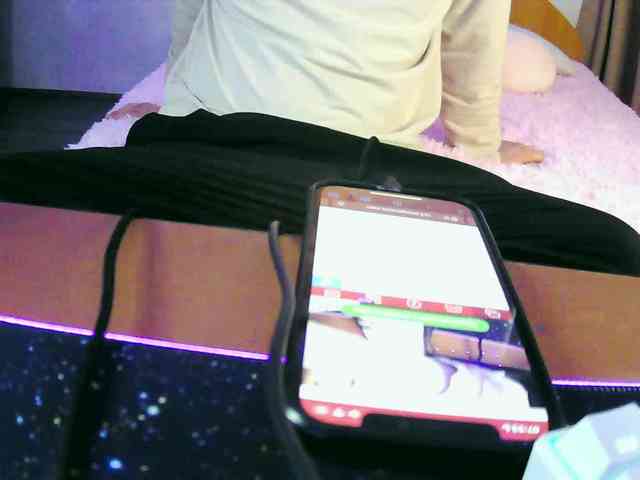 Elliott-White Live Webcam on BongaCams