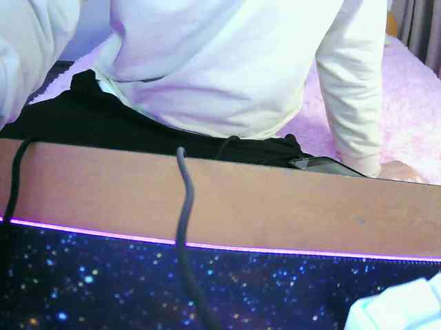 Elliott-White Live Webcam on BongaCams