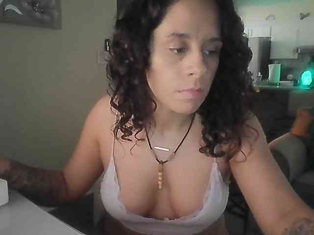 NativeAmericanSeductress webcam