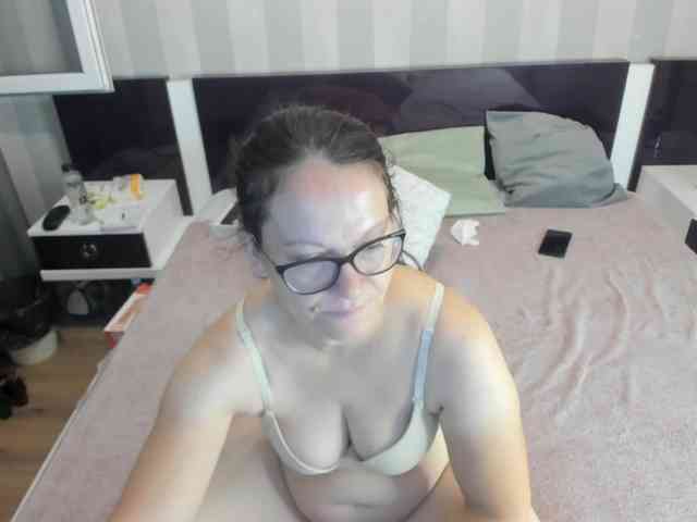 AriaGreyz webcam