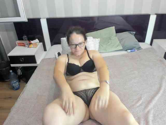 AriaGreyz webcam