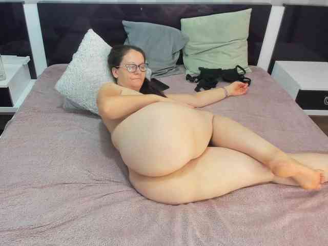 AriaGreyz webcam