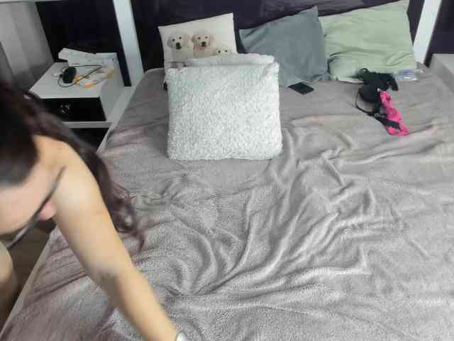 AriaGreyz webcam