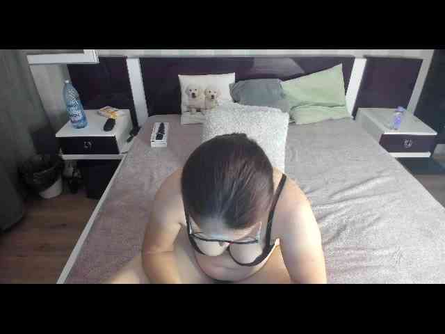 AriaGreyz webcam