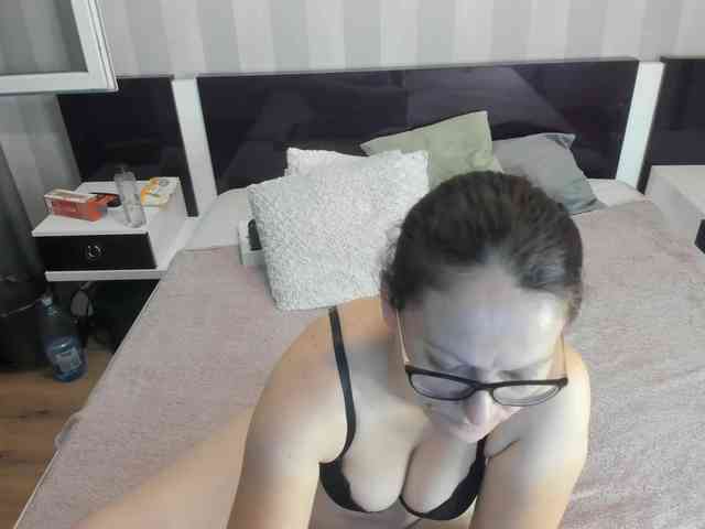 AriaGreyz webcam