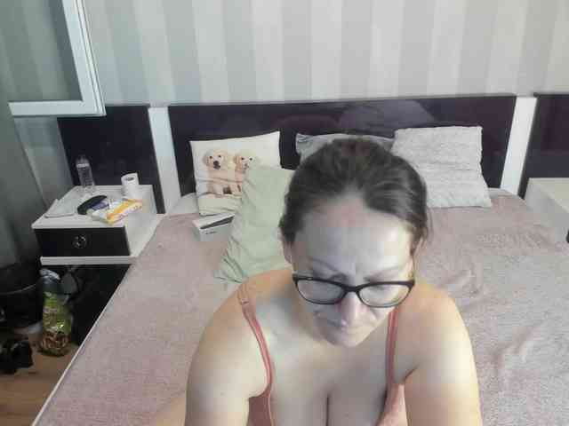 AriaGreyz webcam