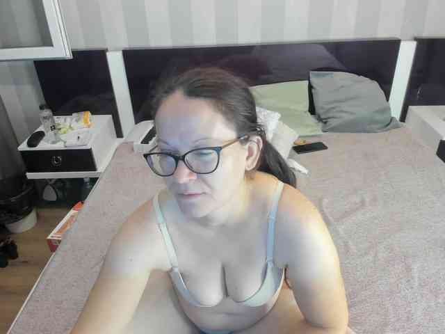 AriaGreyz webcam
