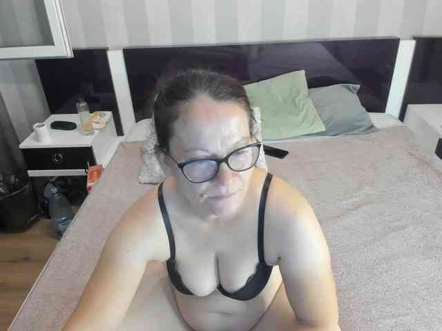 AriaGreyz webcam