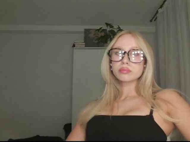 AnyaDirty webcam