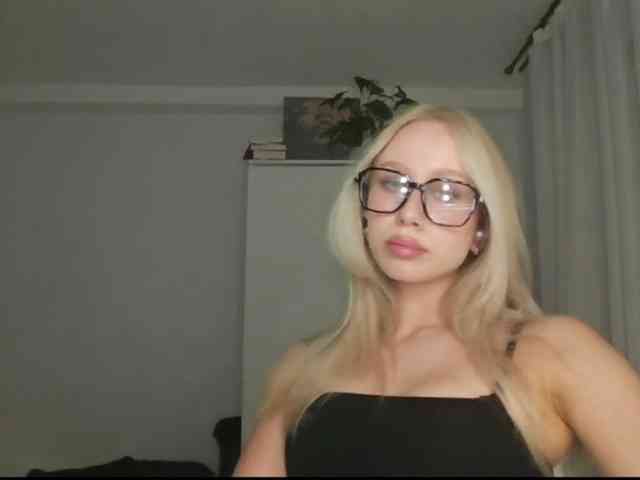 AnyaDirty webcam