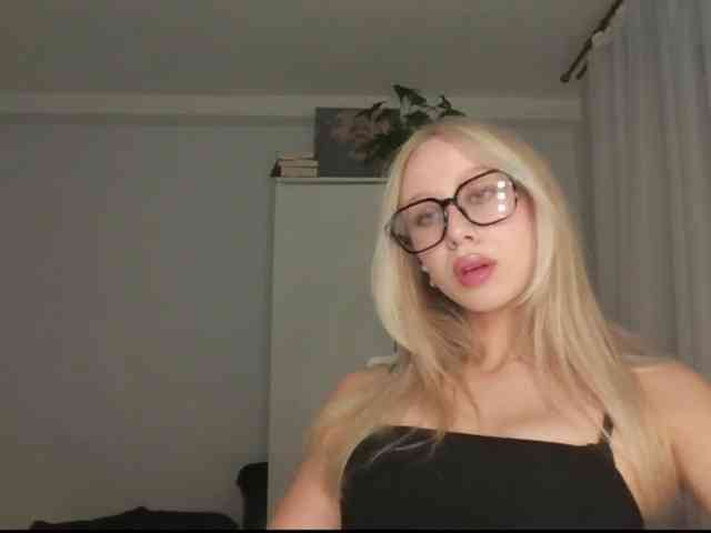 AnyaDirty webcam