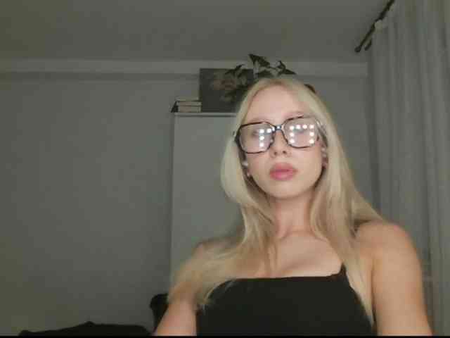 AnyaDirty webcam