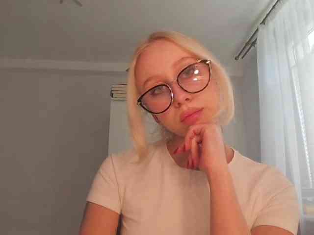 AnyaDirty webcam