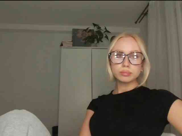 AnyaDirty webcam