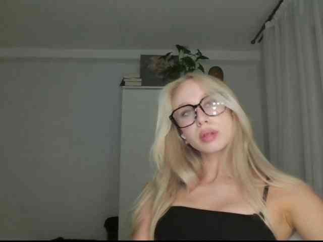 AnyaDirty webcam