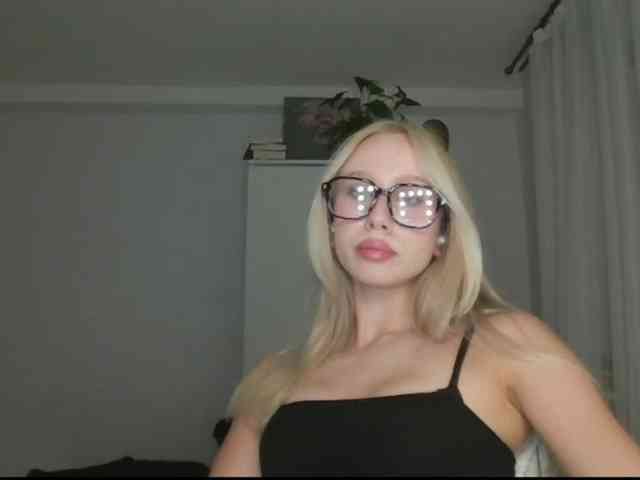 AnyaDirty webcam