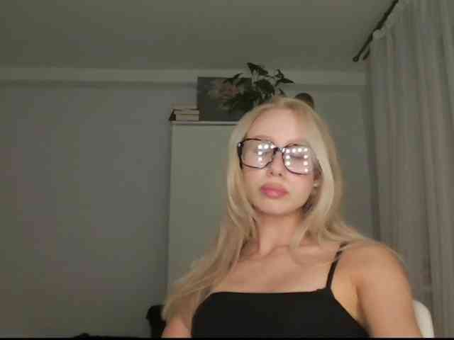AnyaDirty webcam