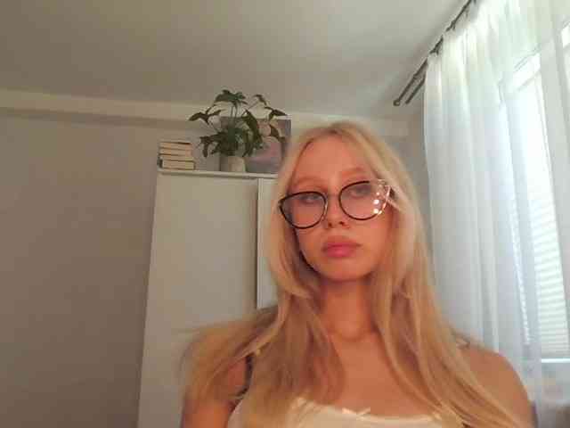AnyaDirty webcam